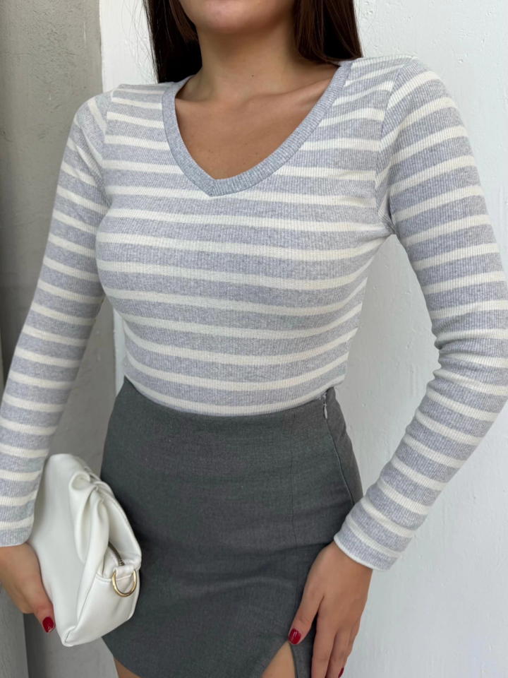 V yaka çizgili bluz gri A3699