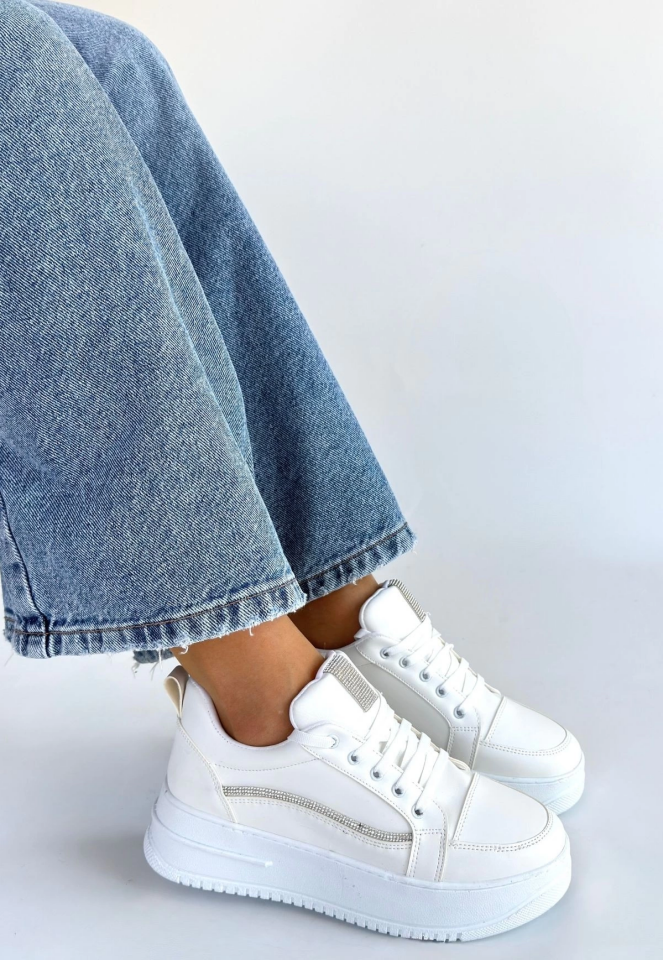 Natte Beyaz Cilt Bağcıklı Spor Ayakkabı